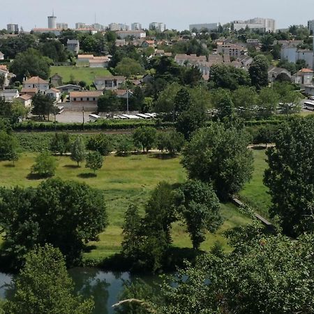 פואטייה Appartement Meuble Proche Du Futuroscope מראה חיצוני תמונה