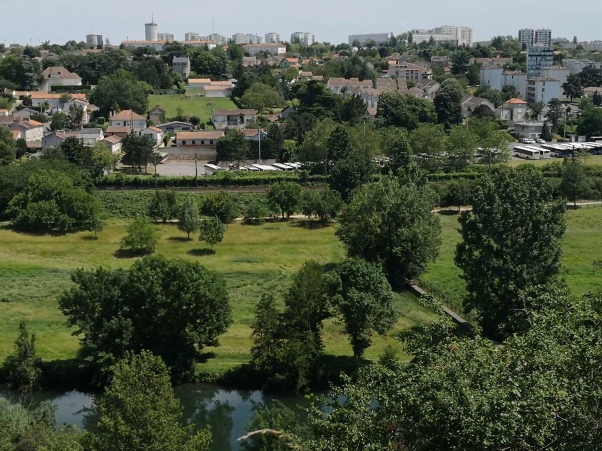 פואטייה Appartement Meuble Proche Du Futuroscope מראה חיצוני תמונה